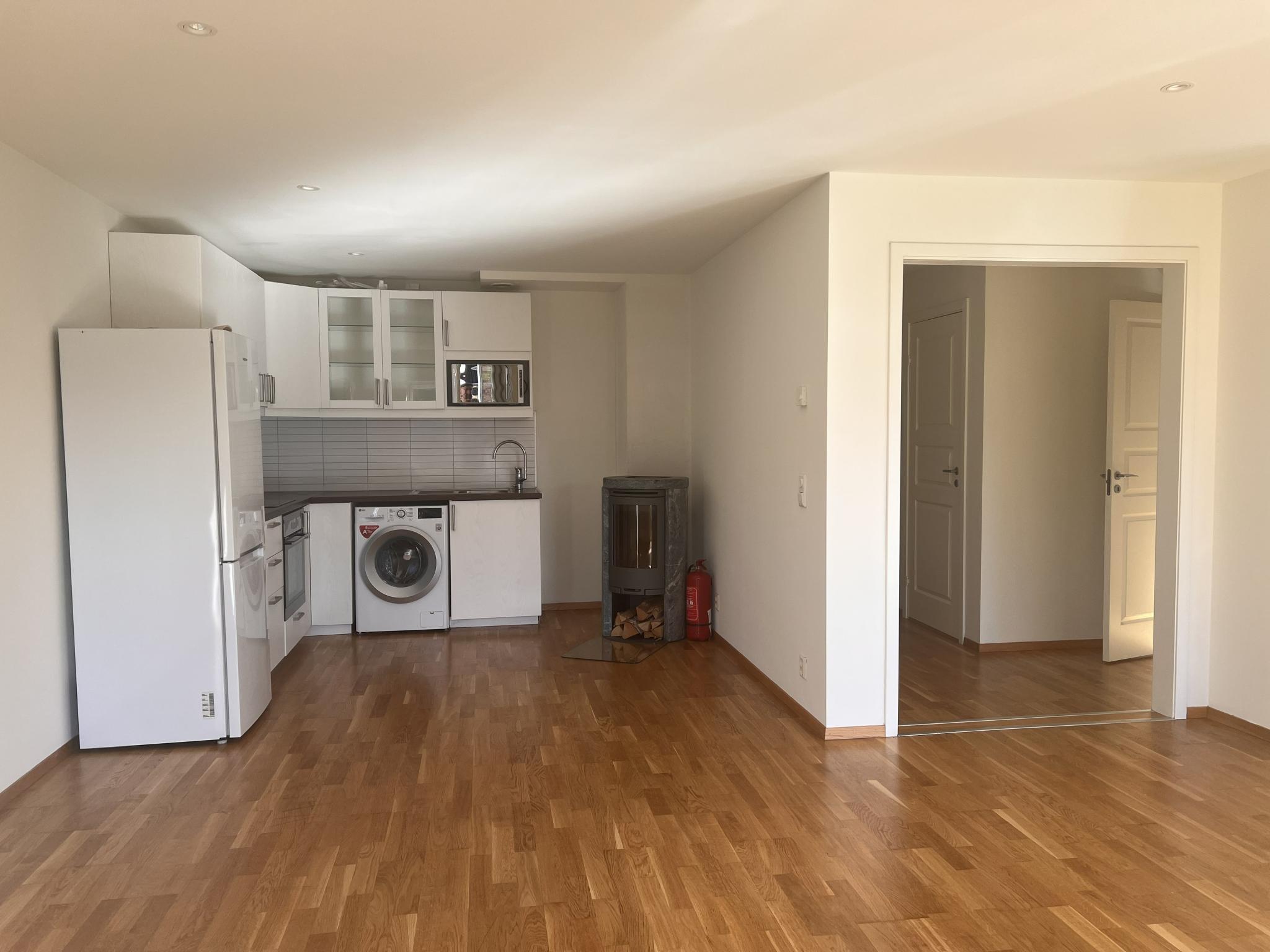 Kjøkken med Contura 520T klebersteinsovn 
